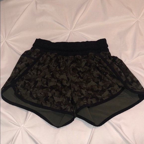 lululemon athletica Pants - Size 6 camo shorts